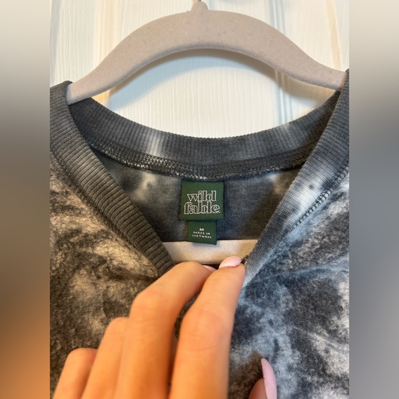 Women’s Wild Fable Dark Gray & White Tie Dye Sweatshirt - Picture 4 of 6